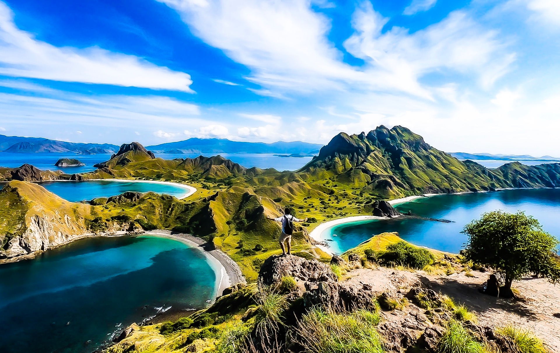 Giuseppe del team Colopolo a Padar Island, Indonesia — un viaggio realmente vissuto in prima persona